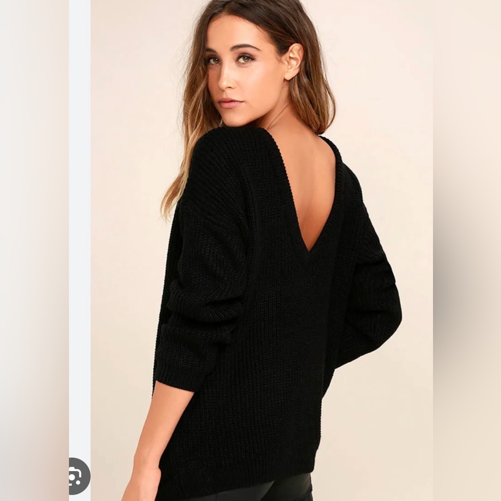 Lulu’s black sweater